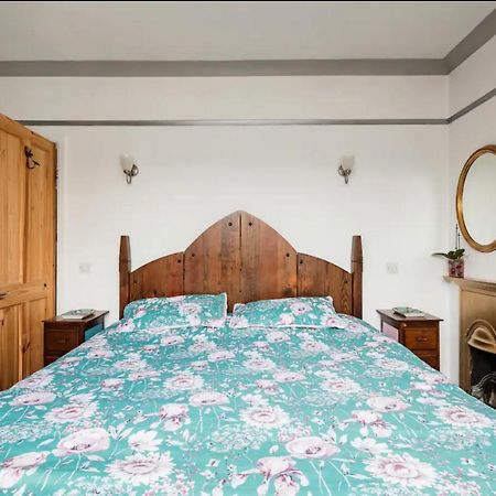 Lovely Three Bedroomed House, Parking 2 Cars Londres Exterior foto