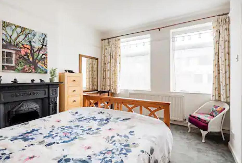 Lovely Three Bedroomed House, Parking 2 Cars Londres Exterior foto