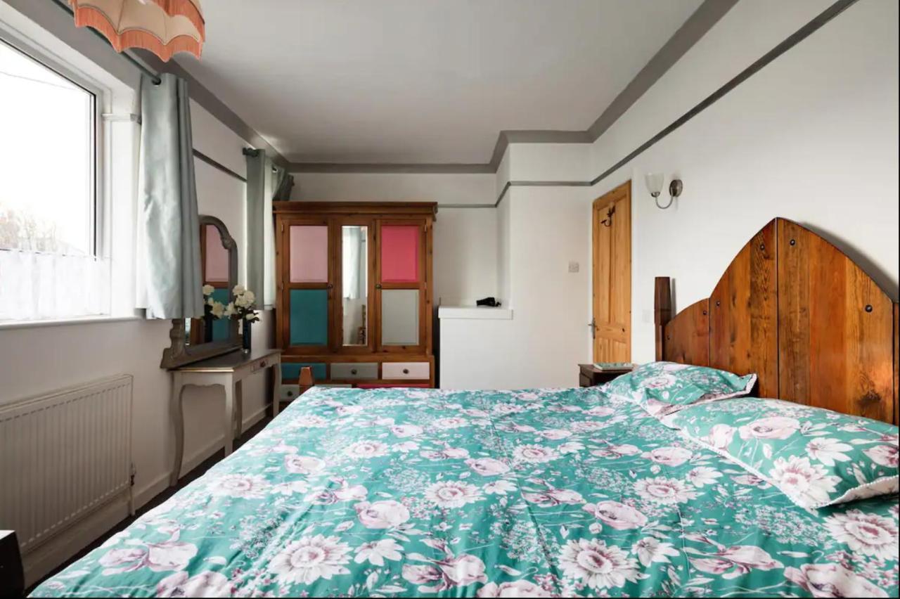Lovely Three Bedroomed House, Parking 2 Cars Londres Exterior foto