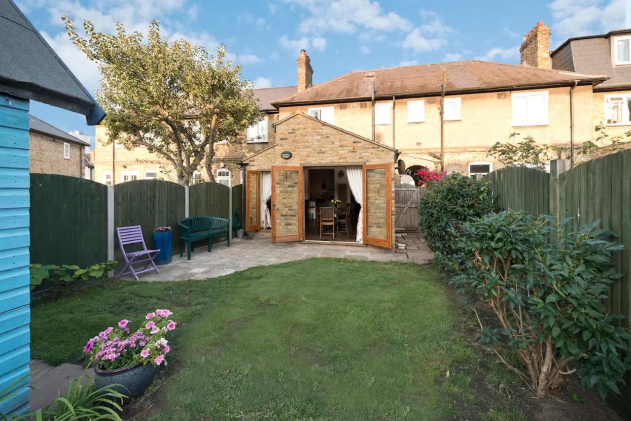 Lovely Three Bedroomed House, Parking 2 Cars Londres Exterior foto