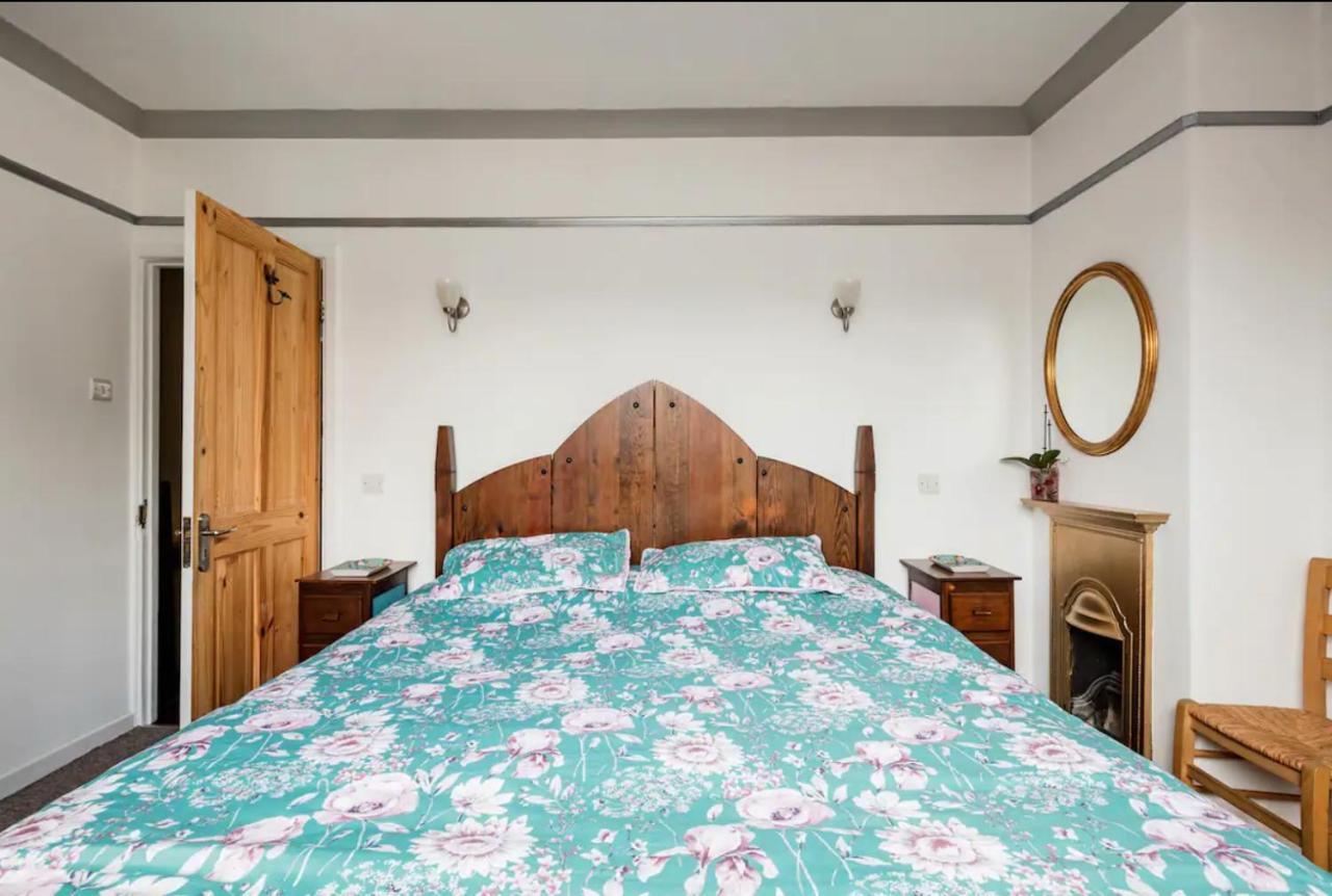 Lovely Three Bedroomed House, Parking 2 Cars Londres Exterior foto