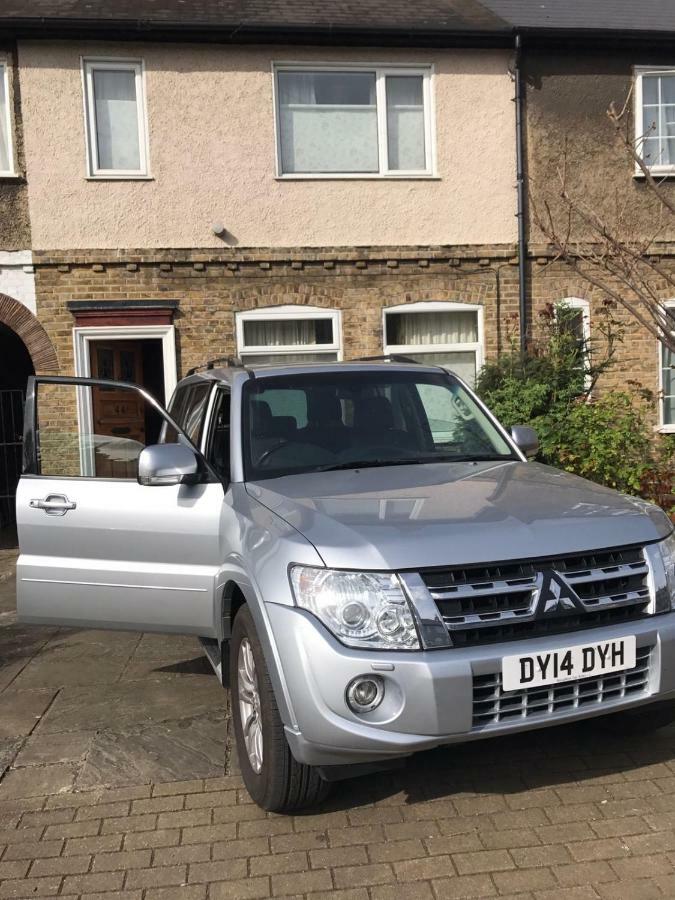 Lovely Three Bedroomed House, Parking 2 Cars Londres Exterior foto