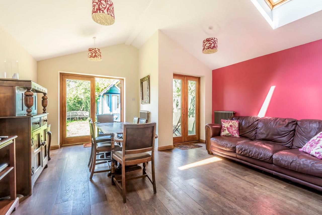 Lovely Three Bedroomed House, Parking 2 Cars Londres Exterior foto