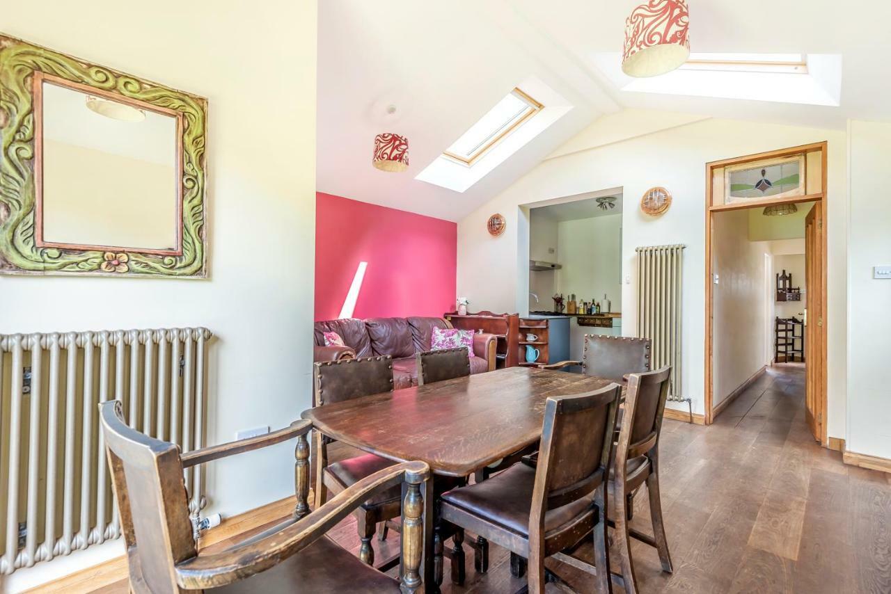 Lovely Three Bedroomed House, Parking 2 Cars Londres Exterior foto